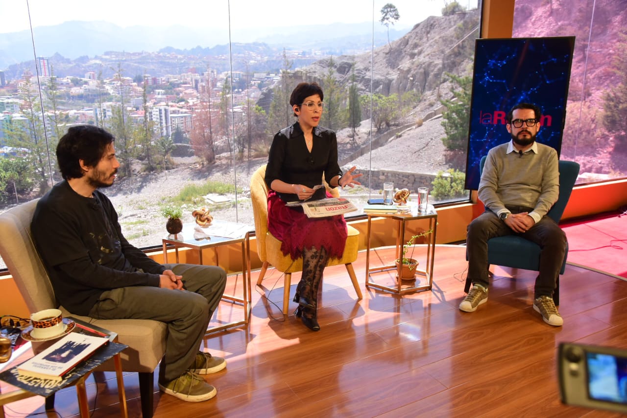Los hermanos Loayza hablaron sobre su novela ‘De kenchas, perdularios y otros malvivientes’, en La Razón. Foto: Rodwy Cazón