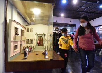 Visitantes en la Larga Noche de Museos. Foto: Archivo La Razón