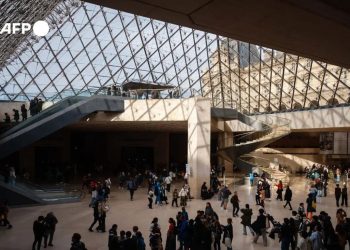 louvre_afp.jpg