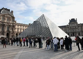 louvre_paris.jpg