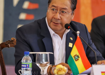 Arce advierte de viejos y nuevos tipos de golpes en Sudamérica, como en Bolivia