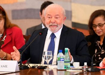 lula_en_la_reunion_con_lideres_suramericanos.jpg