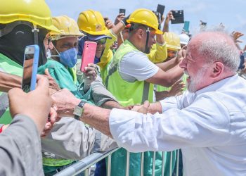 lula_saluda_a_sus_seguidores
