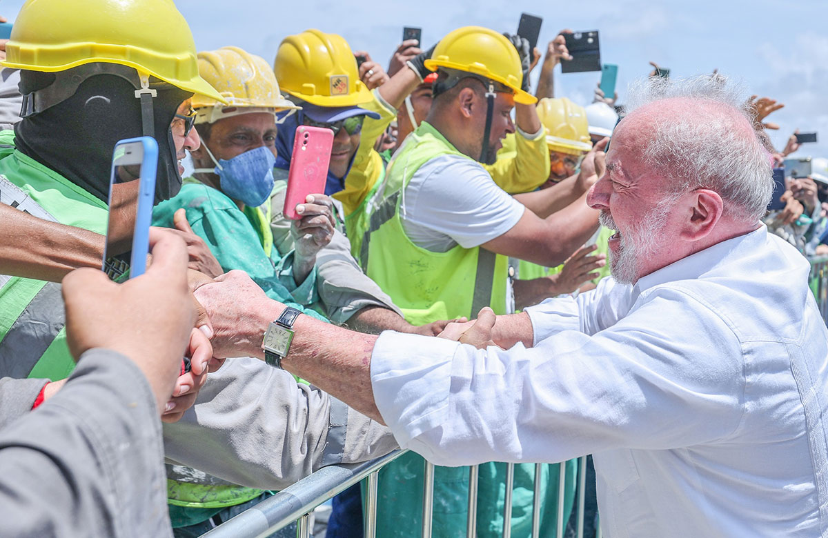 lula_saluda_a_sus_seguidores