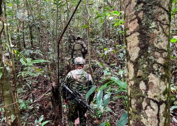 militares_colombianos_buscan_a_los_ninos.jpg