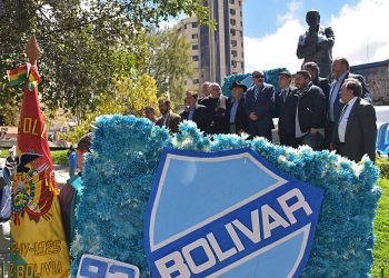 Bolívar alista su tradicional ofrenda floral para su aniversario 98