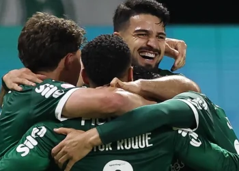 Palmeiras gana 3-0 al Vasco da Gama y pone presión al líder Flamengo