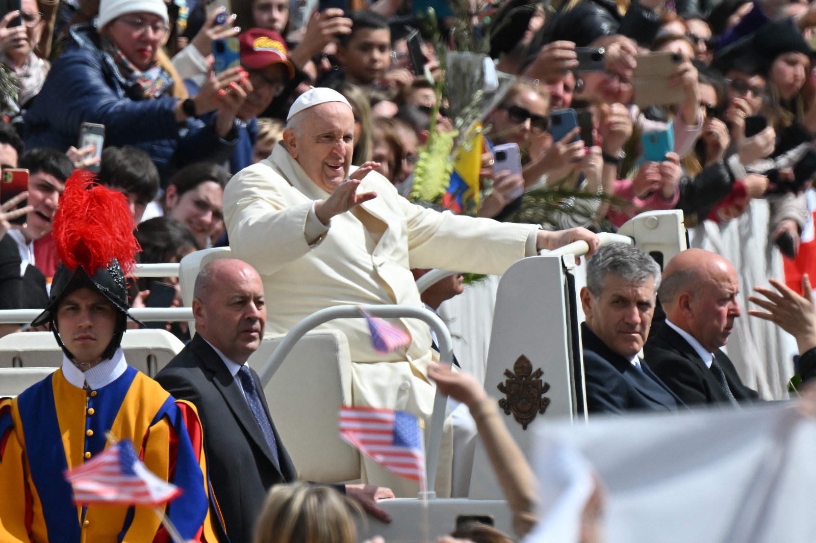 La salud del papa latinoamericano generó preocupación en todo el mundo. Foto: AFP