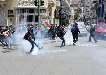 Paro con fuerza en Santa Cruz; bloqueos esporádicos en otras regiones y trifulcas
