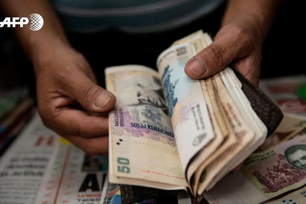 El peso argentino se depreció nuevamente/AFP