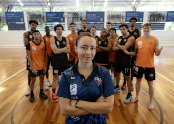 Todorovic, primera mujer en dirigir básquet masculino en Brasil