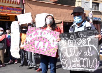protesta_de_padres_por_bullying.jpg