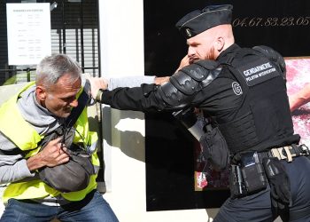 protestas_contra_macron-en_ganges.jpg
