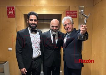 Alejandro Loayza y Federico Moreira, junto a Cergio Prudencio, ganador del Platino por Música Original.