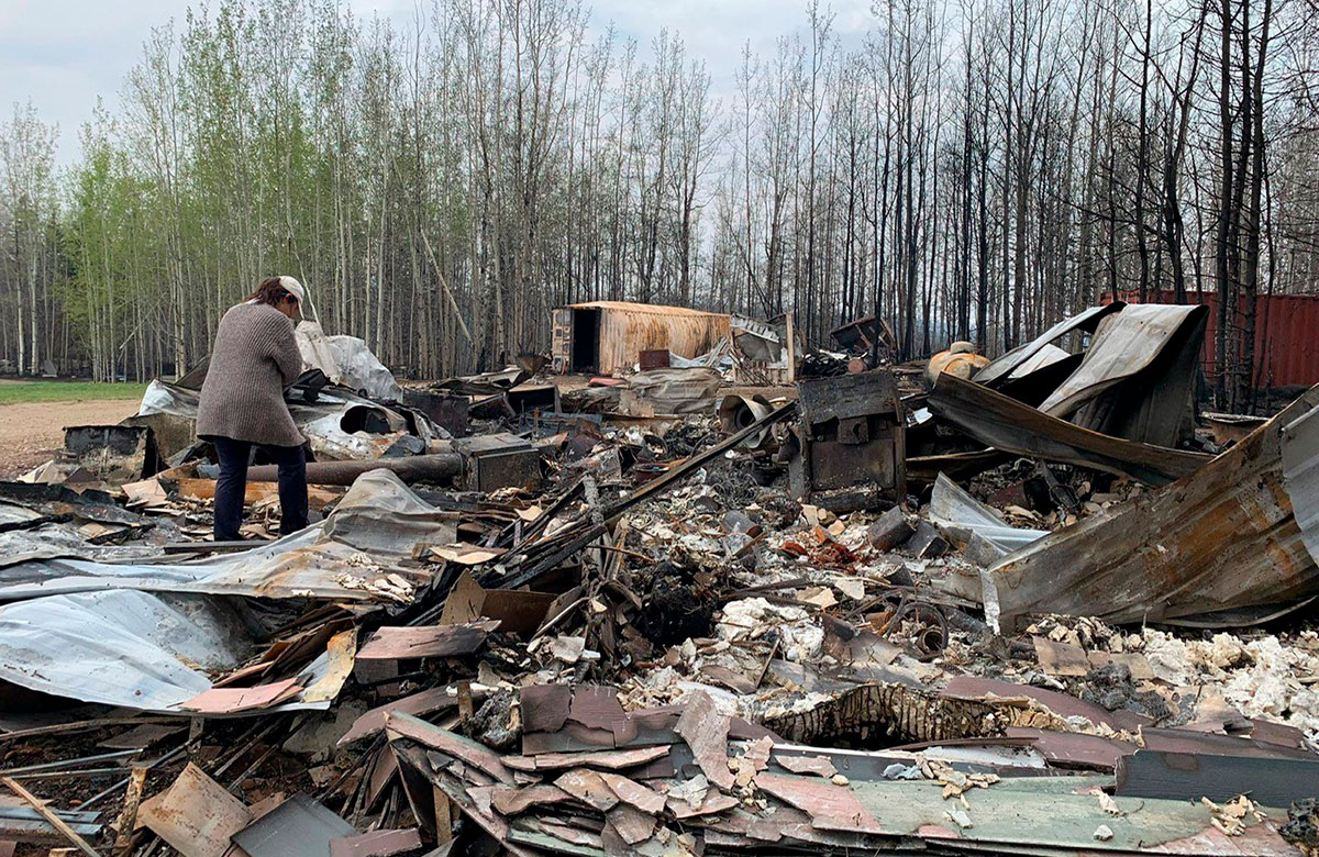 restos_tras_incendio_en_canada.jpg