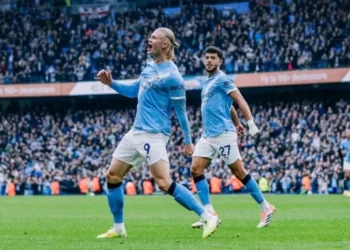 Manchester City recupera terreno con victoria sobre Everton