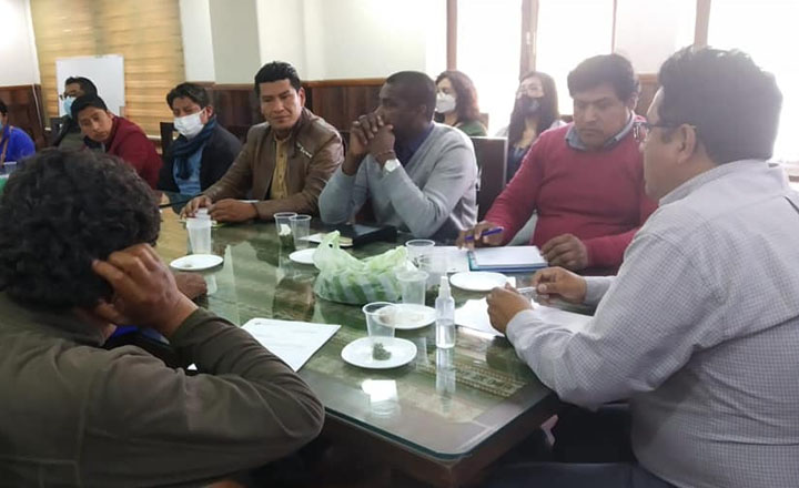 El Gobierno se reúne con alcaldes de Yungas y garantiza Bs 11 millones para proyectos