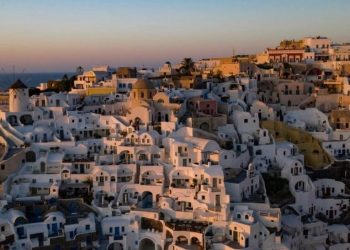 La isla volcánica de Santorini fue el tema de la inocentada del sismólogo. Foto: AFP
