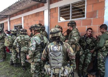soldados_colombianos_detenidos.jpg