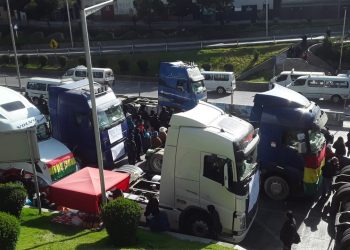 Transporte pesado se moviliza contra la reactivación del ferrocarril Arica-La Paz