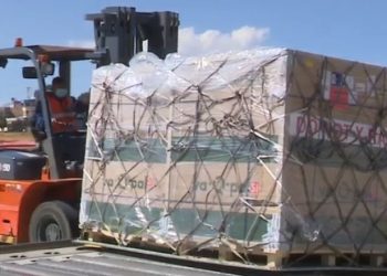 Arriban a Bolivia más de un millón de vacunas de COVAX donadas por EEUU